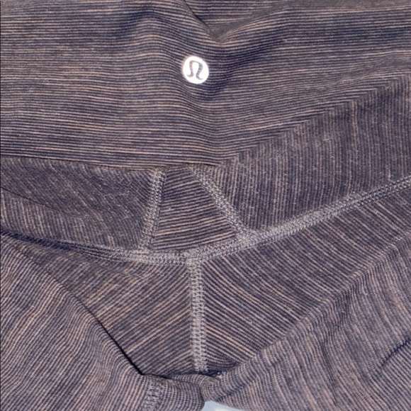 Lululemon size 10 wunder under - Picture 3 of 4